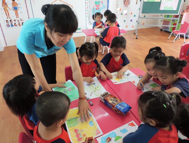 binh-dinh-thieu-tram-trong-giao-vien-mam-non-mau-giao1537065142
