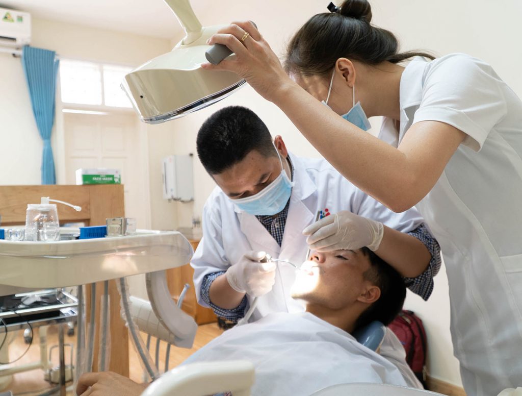 Học chứng chỉ y sĩ nha khoa có khó không ?