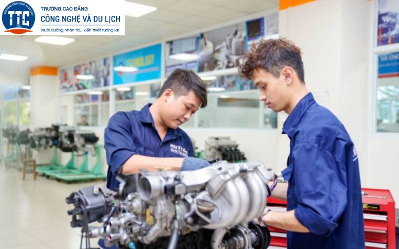 Ghi danh trung cấp công nghệ ô tô Cần Thơ - Cơ hội nghề nghiệp chín muồi cho đam mê lĩnh vực ô tô
