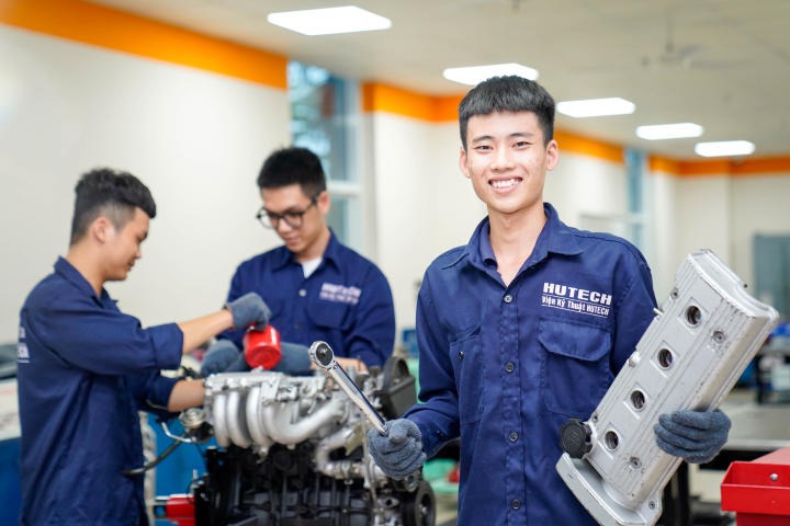 Ghi danh trung cấp công nghệ ô tô Cần Thơ - Cơ hội nghề nghiệp chín muồi cho đam mê lĩnh vực ô tô