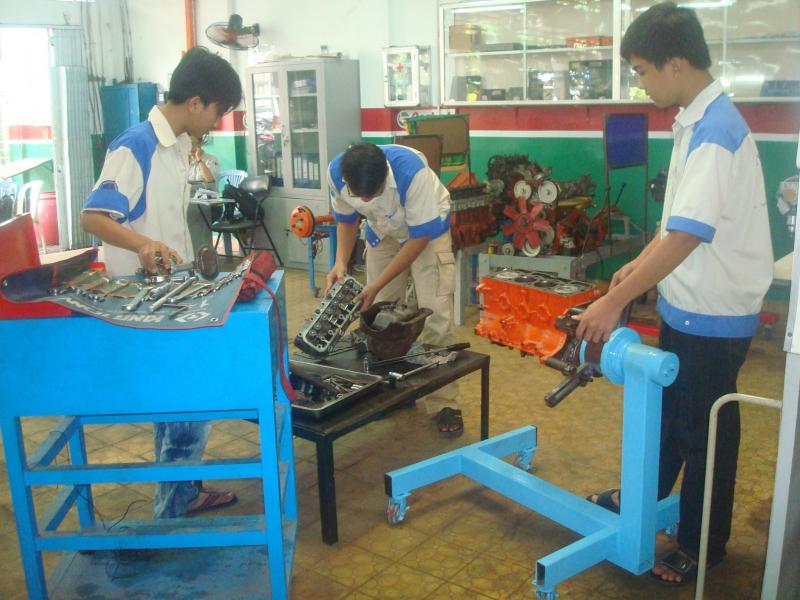Khám Phá Cơ Hội Nghề Nghiệp Đỉnh Cao Với Khóa Học Trung Cấp Ô Tô Tại TPHCM - Chìa Khóa Thành Công Trong Ngành Công Nghiệp Ô Tô