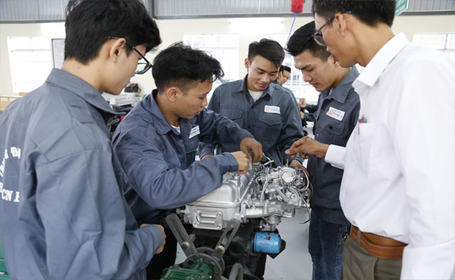 Khám Phá Cơ Hội Nghề Nghiệp Khi Tuyển sinh trung cấp kỹ thuật ô tô Lâm Đồng - Nâng Cao Cơ Hội Việc Làm Trong Ngành Ô Tô