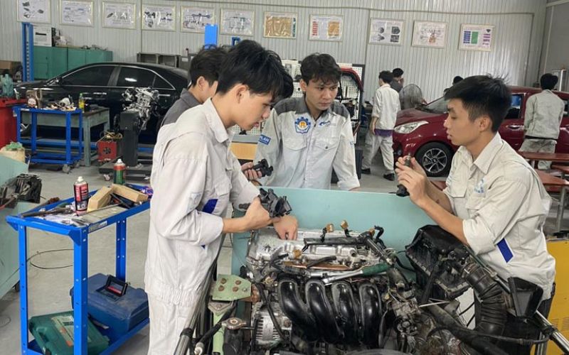 Khám phá cơ hội sự nghiệp – Học nghề trung cấp ô tô tại Đắk Lắk phù hợp cho mọi lứa tuổi
