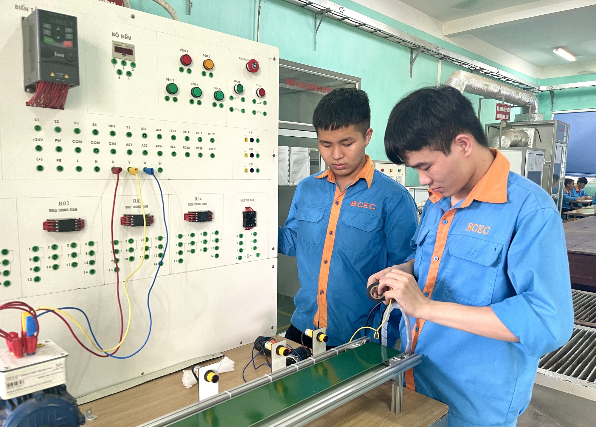 Nhận hồ sơ xét tuyển trung cấp ô tô Đắk Lắk - Cơ Hội Vàng Cho Tương Lai Nghề Ô Tô