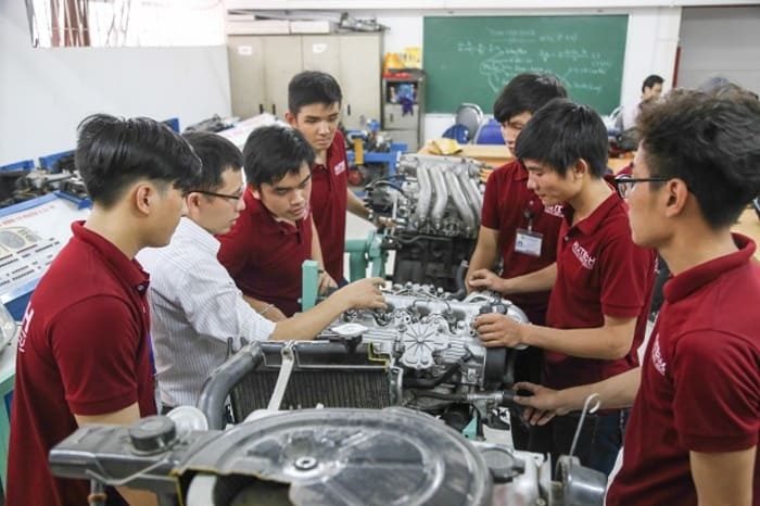 Học Trung Cấp Công Nghệ Ô Tô ở Bình Thuận: Cơ Hội Vàng, Lương Cao?