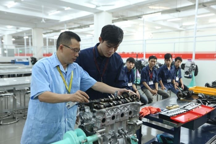 Học Trung Cấp Công Nghệ Ô Tô Tại Đồng Nai: Vừa Học Vừa Làm Tốt Không?