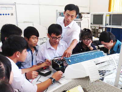 Học Trung Cấp Công Nghệ Ô Tô Tại Khánh Hòa: Tuyển Sinh Thủ Tục Nhập Học