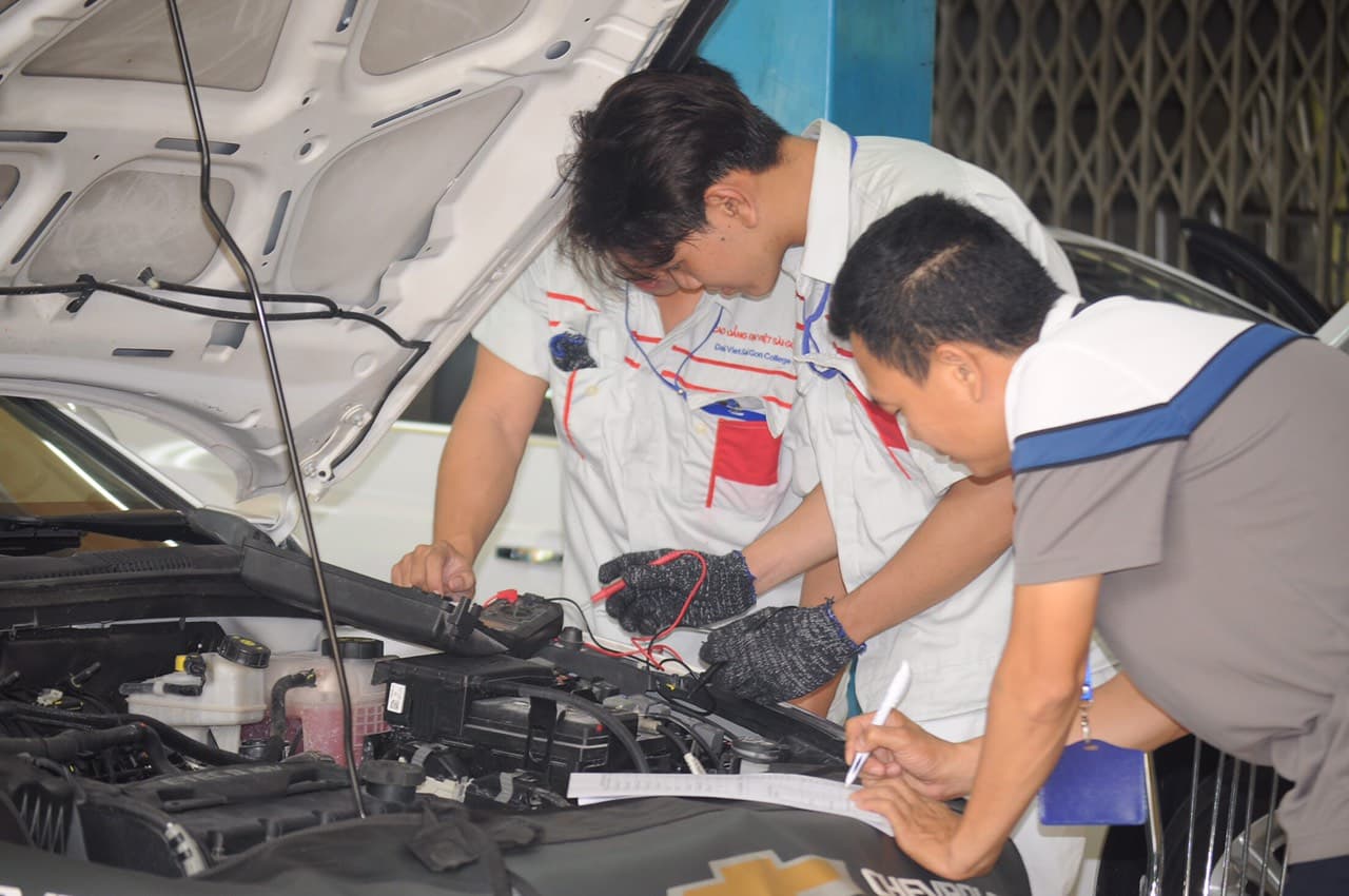 So Sánh Các Trường Trung Cấp Công Nghệ Ô Tô Bình Phước: Ưu  Nhược