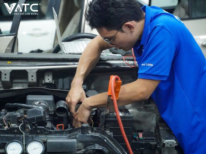 Top 5 Điều Cần Biết Trước Khi Học Trung Cấp Ô Tô Tại An Giang