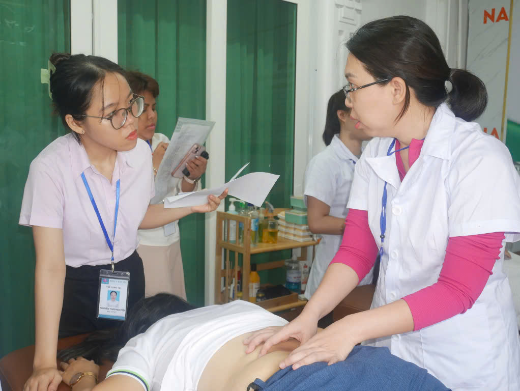 Tuyển sinh chứng chỉ xoa bóp bấm huyệt tại Bình Dương: Danh sách trường đào tạo