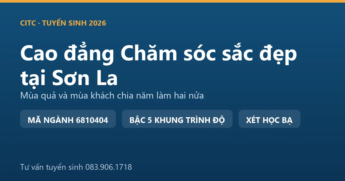 Kỹ thuật viên làm tóc cho khách tại một tiệm ở khu vực cao nguyên Mộc Châu, Sơn La