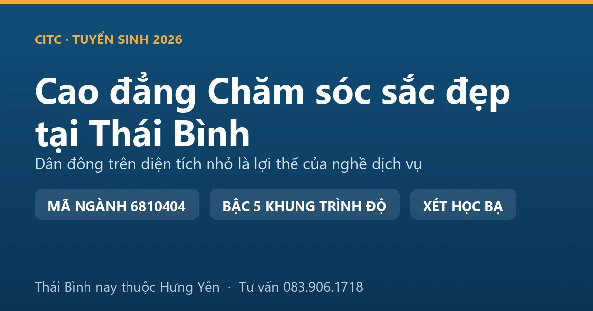 Kỹ thuật viên gội đầu và chăm sóc tóc cho khách tại một tiệm ở khu dân cư thuộc địa bàn Thái Bình
