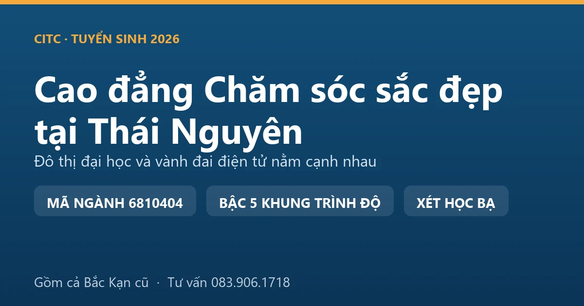 Sinh viên thực hành trang điểm cho nhau trong một lớp nghề chăm sóc sắc đẹp tại Thái Nguyên
