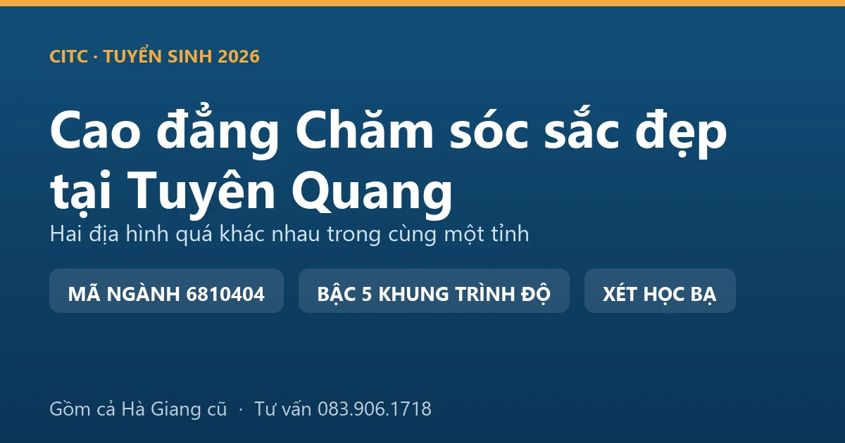 Kỹ thuật viên trang điểm cho khách chuẩn bị dự lễ hội tại Tuyên Quang