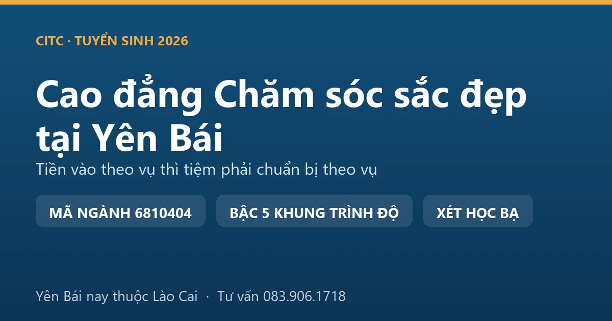 Kỹ thuật viên làm tóc cho khách tại một tiệm ở khu dân cư thuộc địa bàn Yên Bái