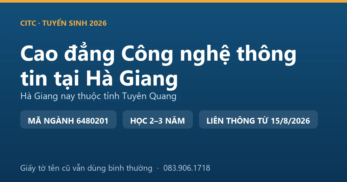 Chủ homestay ở vùng cao nguyên đá kiểm tra lịch đặt phòng trực tuyến trên máy tính