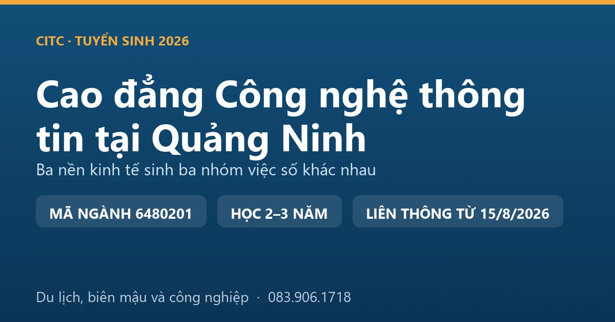 Nhân viên kỹ thuật vận hành hệ thống bán vé và quản lý khách tại một điểm du lịch ở Quảng Ninh