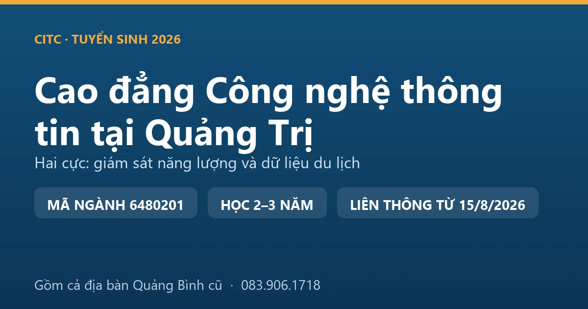 Kỹ thuật viên theo dõi dữ liệu vận hành cụm điện gió trên máy tính tại Quảng Trị