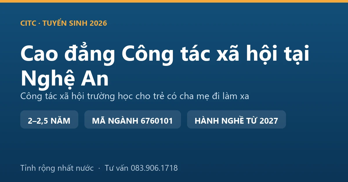Nhân viên công tác xã hội trò chuyện cùng học sinh tại một trường phổ thông ở Nghệ An