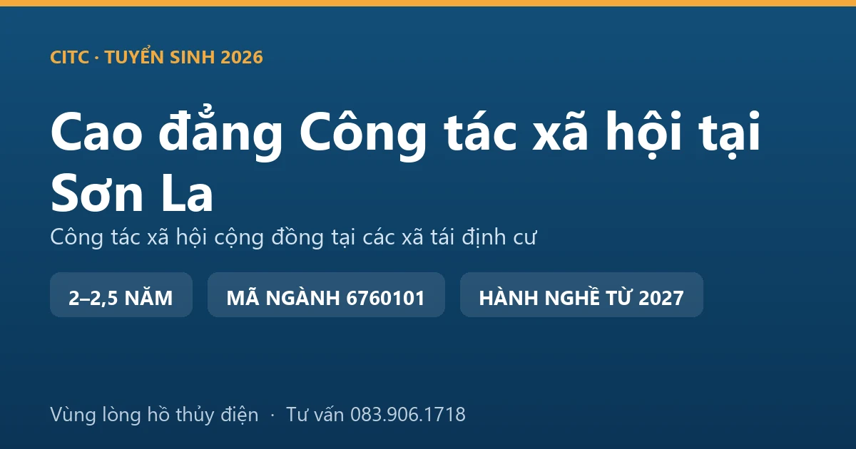 Nhân viên công tác xã hội họp với người dân tại một bản tái định cư vùng lòng hồ Sơn La