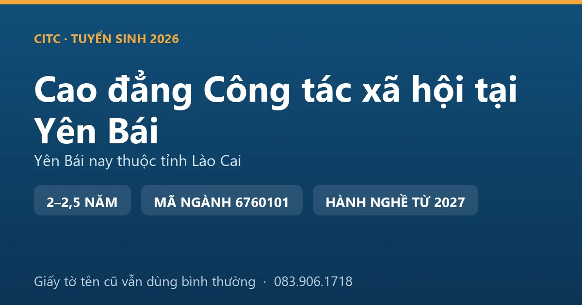 Nhân viên công tác xã hội hỗ trợ người dân sau lũ quét tại một xã vùng cao trên địa bàn Yên Bái cũ