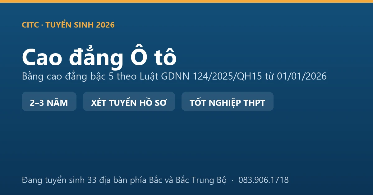 Sinh viên cao đẳng Công nghệ ô tô thực hành chẩn đoán trên xe tại xưởng trường