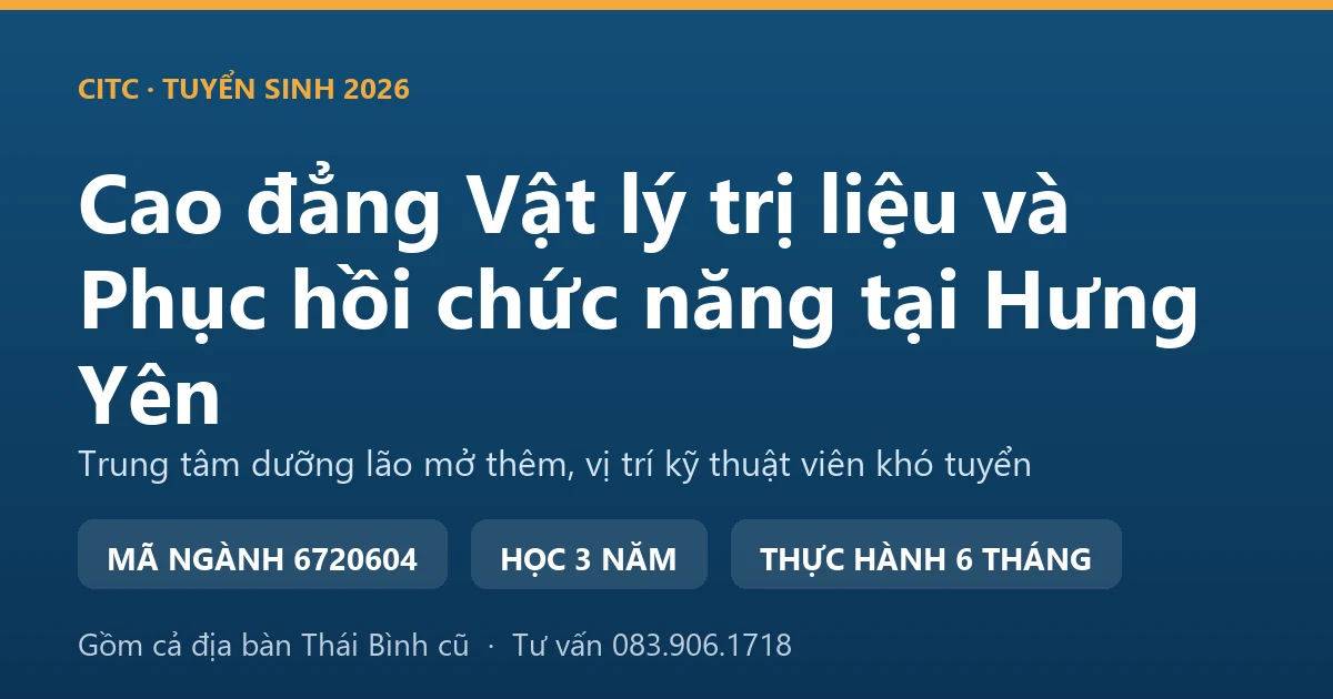 Kỹ thuật viên hướng dẫn cụ ông tập vận động khớp gối trong phòng tập của một trung tâm chăm sóc người cao tuổi ở Hưng Yên