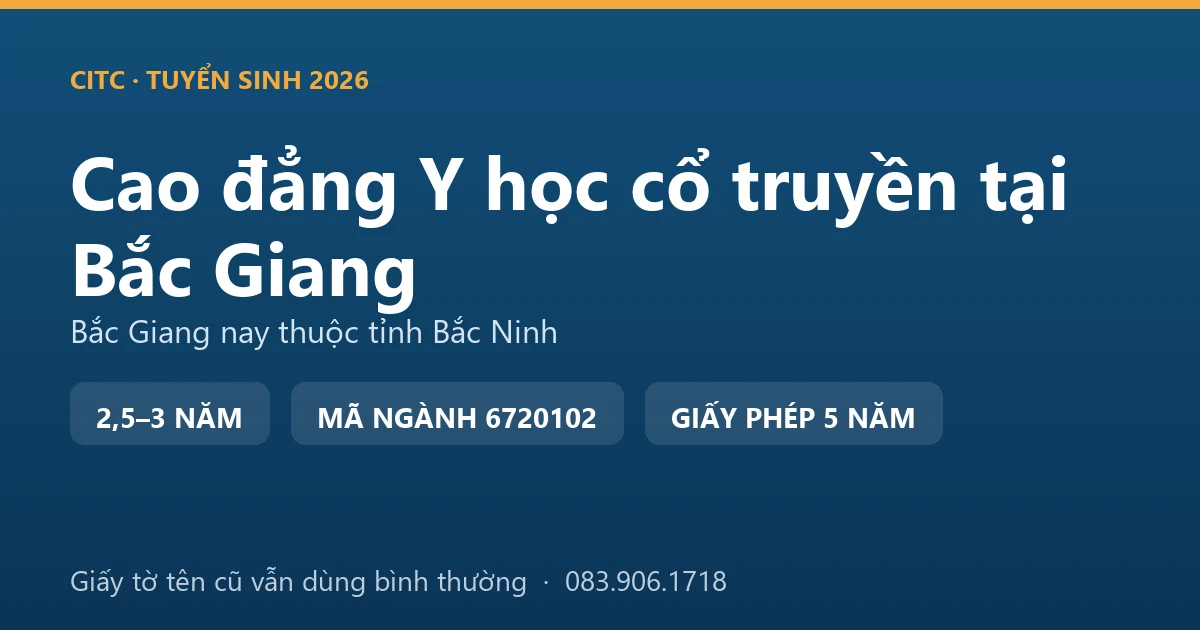 Kỹ thuật viên y học cổ truyền xoa bóp bấm huyệt cho công nhân tại một phòng chẩn trị gần khu công nghiệp Vân Trung trên địa bàn Bắc Giang cũ