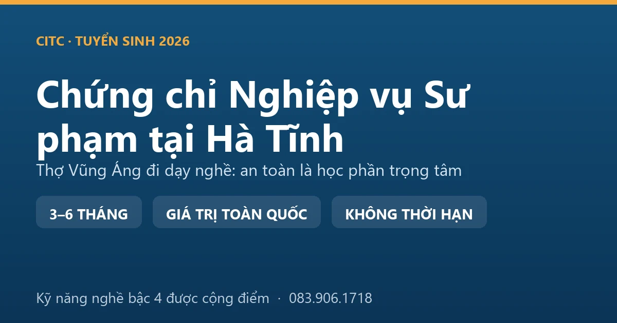 Giáo viên nghề hướng dẫn học viên thực hành hàn kết cấu tại xưởng ở Hà Tĩnh