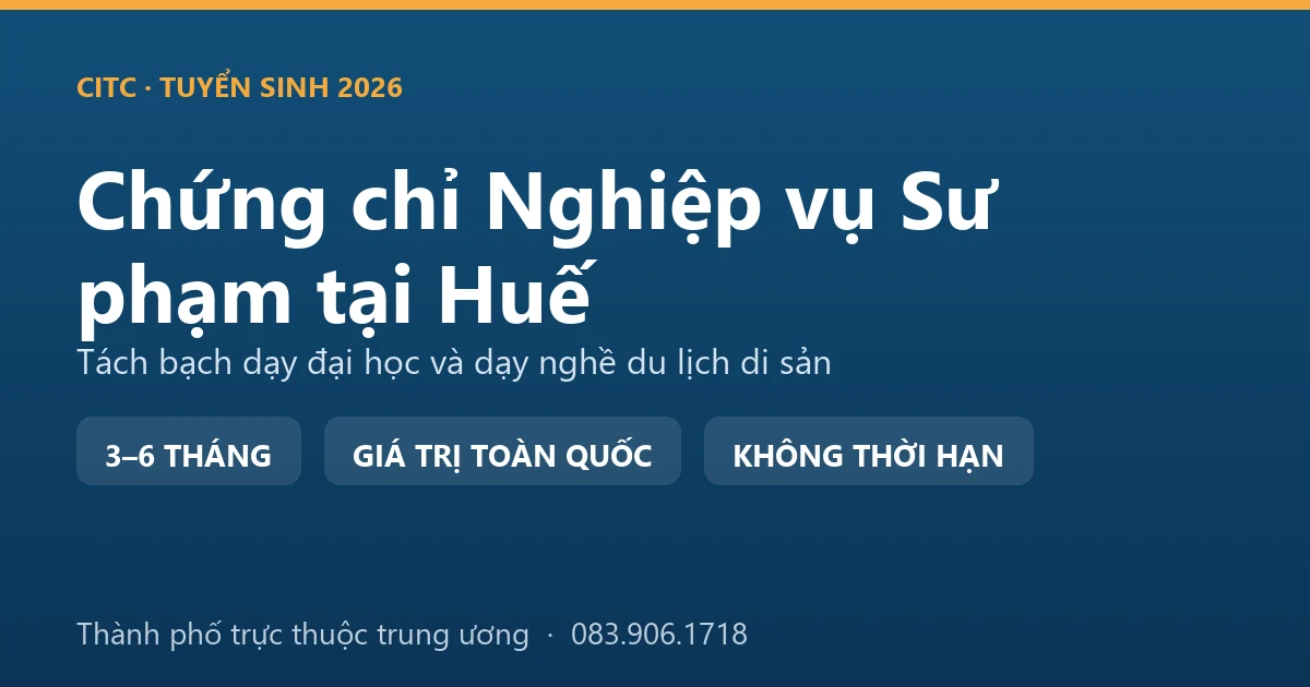 Giảng viên hướng dẫn học viên nghề hướng dẫn du lịch thực hành thuyết minh tại Huế