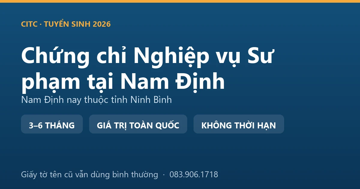 Giáo viên chuẩn bị bài giảng tại một trường trung học ở địa bàn Nam Định cũ