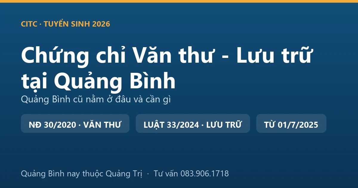 Người làm công tác văn thư, lưu trữ tại Quảng Bình sắp xếp hồ sơ, tài liệu trong kho lưu trữ cơ quan