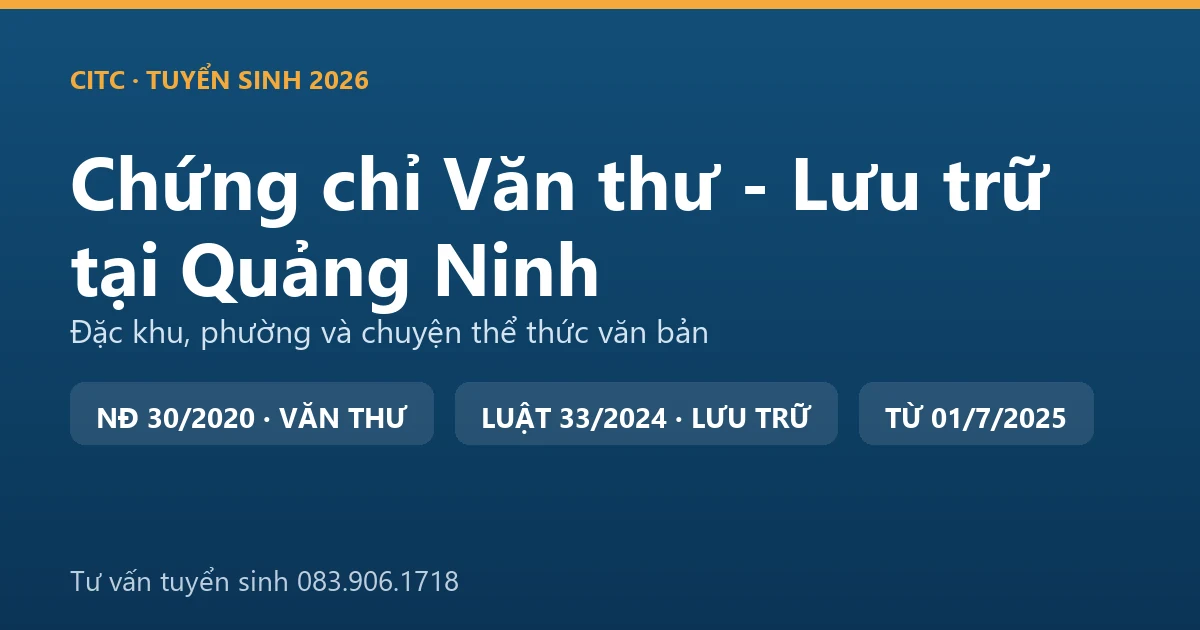 Người làm công tác văn thư, lưu trữ tại Quảng Ninh sắp xếp hồ sơ, tài liệu trong kho lưu trữ cơ quan
