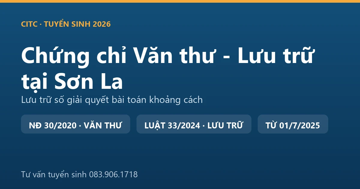 Người làm công tác văn thư, lưu trữ tại Sơn La sắp xếp hồ sơ, tài liệu trong kho lưu trữ cơ quan