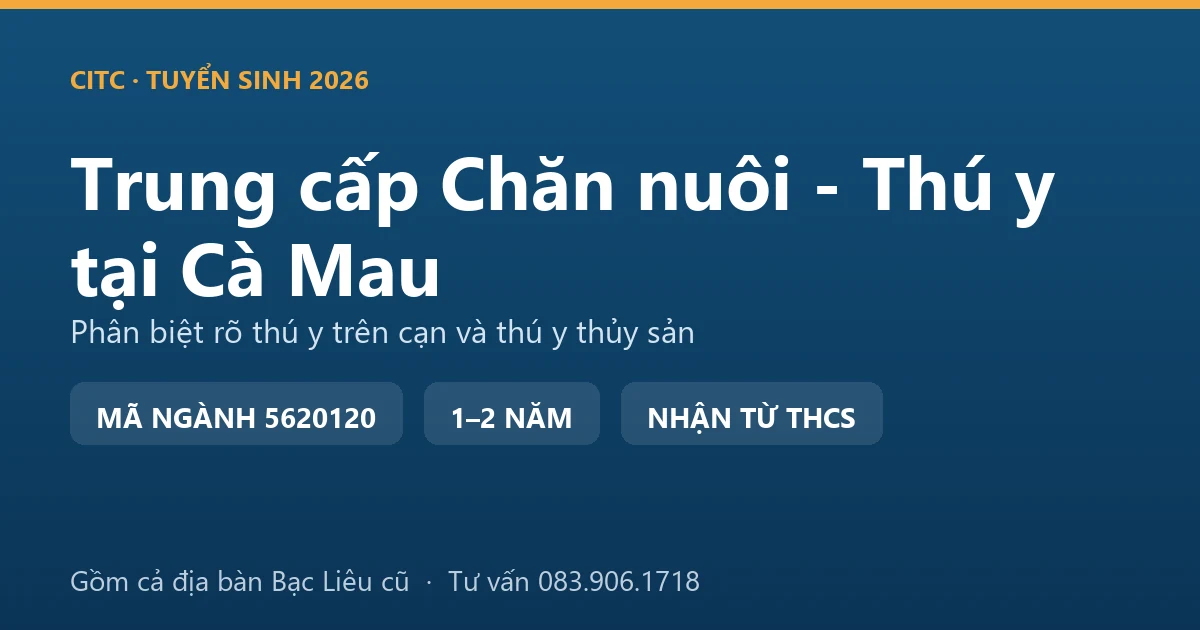 Học viên trung cấp Chăn nuôi - Thú y tại Cà Mau kiểm tra mẫu nước và tôm nuôi tại ao