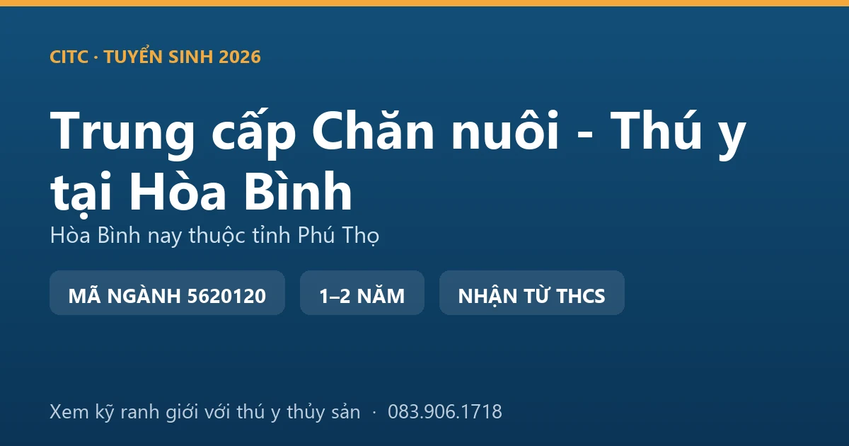 Học viên hệ trung cấp Chăn nuôi - Thú y tại địa bàn Hòa Bình cũ thực hành chăm sóc đàn lợn bản địa của hộ vùng cao