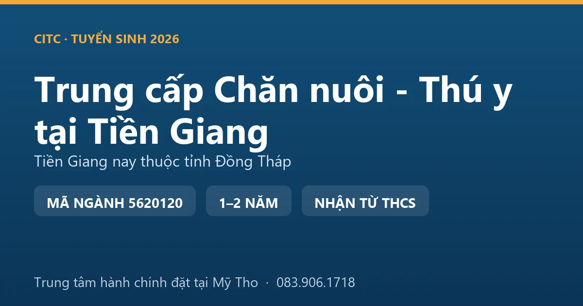 Học viên hệ trung cấp Chăn nuôi - Thú y tại địa bàn Tiền Giang cũ kiểm tra đàn gà nuôi trong vườn cây ăn trái
