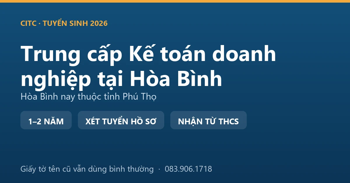 Học viên tại địa bàn Hòa Bình cũ làm sổ sách cho homestay du lịch cộng đồng