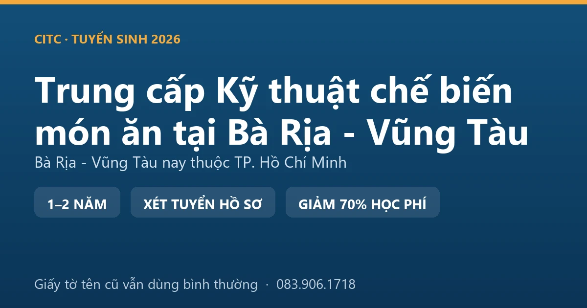 Học viên trung cấp Kỹ thuật chế biến món ăn tại Bà Rịa - Vũng Tàu chế biến hải sản trong bếp resort ven biển
