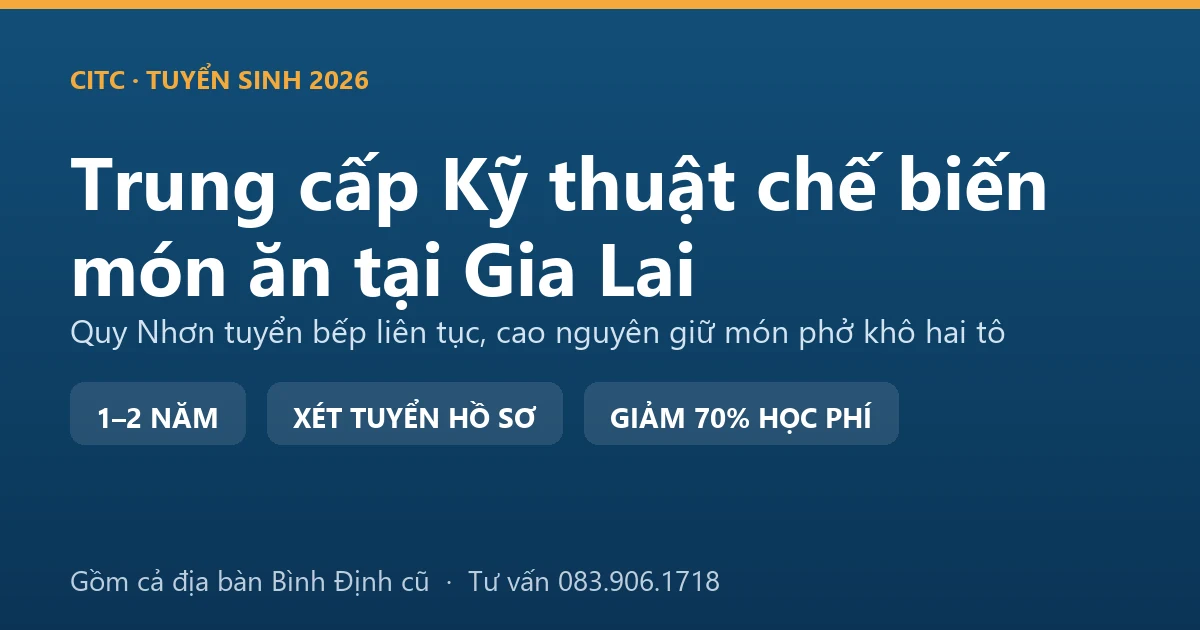 Học viên trung cấp Kỹ thuật chế biến món ăn tại Gia Lai chuẩn bị món phở khô trong bếp nhà hàng