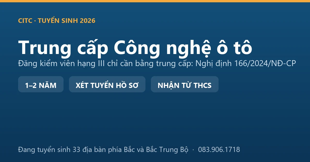 Học viên trung cấp Công nghệ ô tô thực hành chẩn đoán động cơ trên xe thật tại xưởng