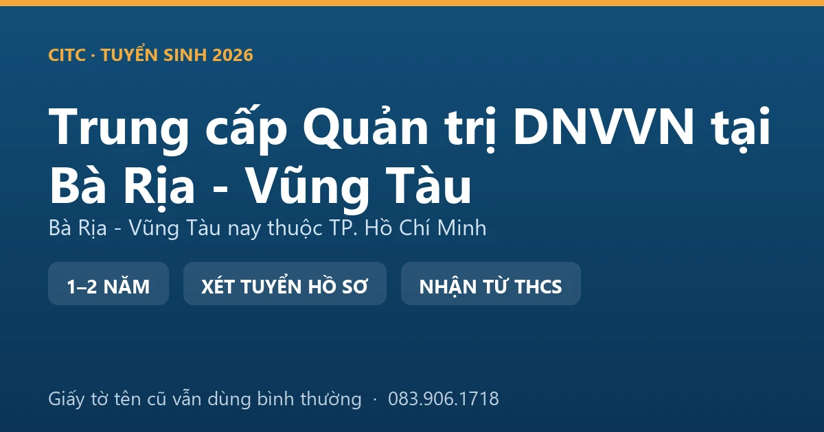 Người điều hành doanh nghiệp dịch vụ tại Bà Rịa - Vũng Tàu rà soát hồ sơ an toàn trước khi vào cụm cảng